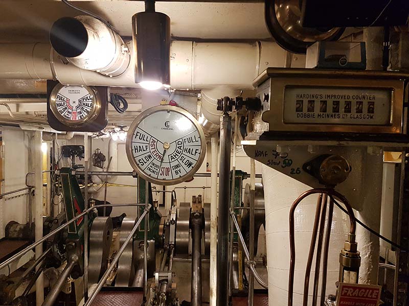 paddle-steamer-engine-room